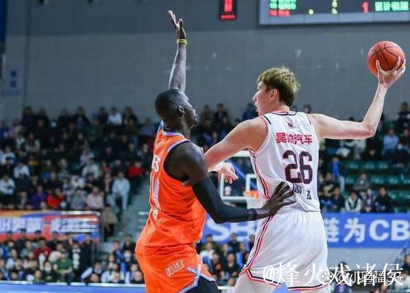 明晚19时35分 CBA常规赛第三轮 辽宁本钢客场挑战北京首钢。 明晚19时35分 CBA常规赛第三轮 辽宁本钢客场挑战北京首钢。